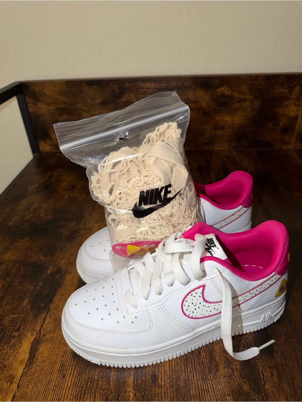 Nike Kids White & Hot Pink Low-Top Sneakers
